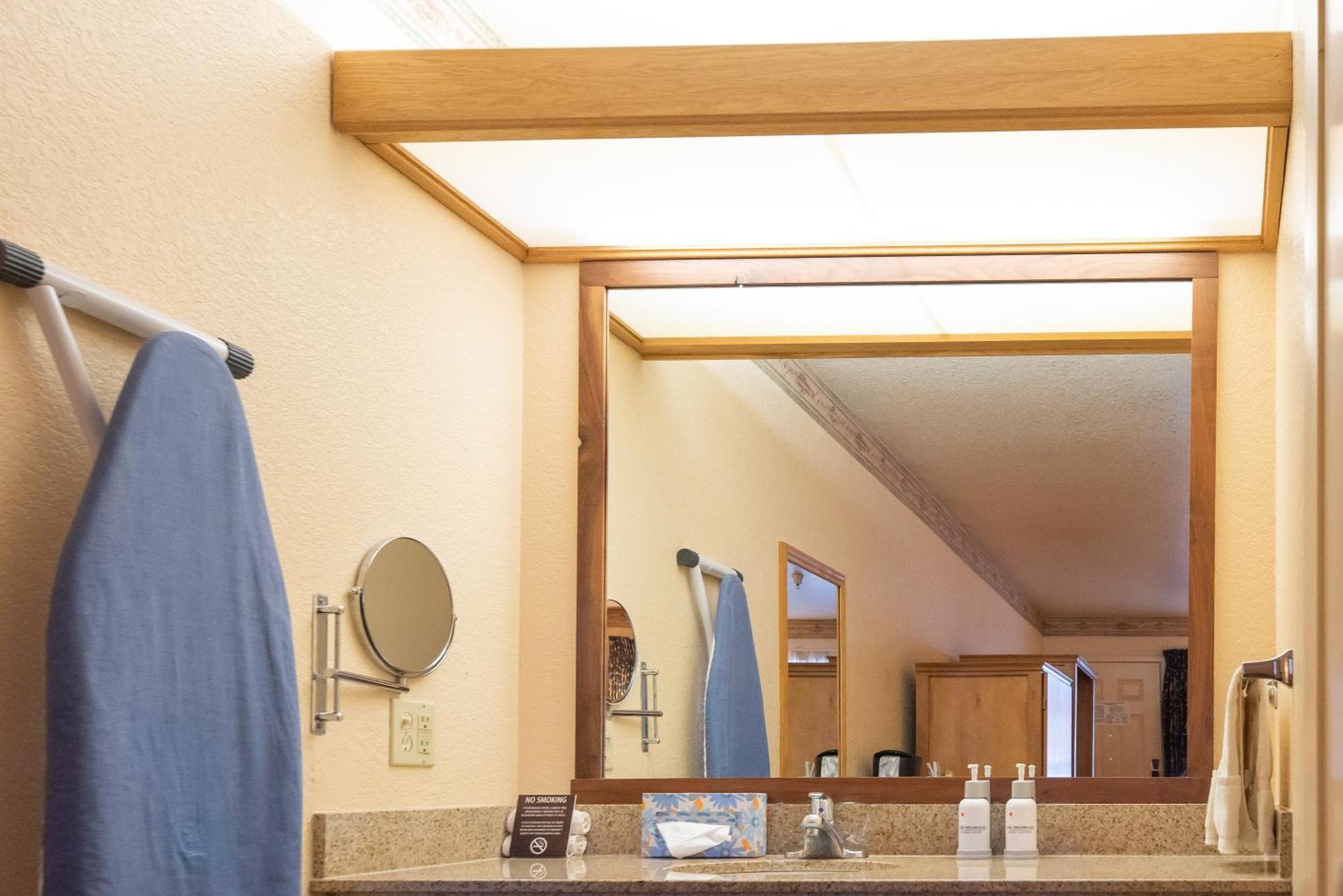 The Redwood Riverwalk, A Boutique Hotel Fortuna Eksteriør billede