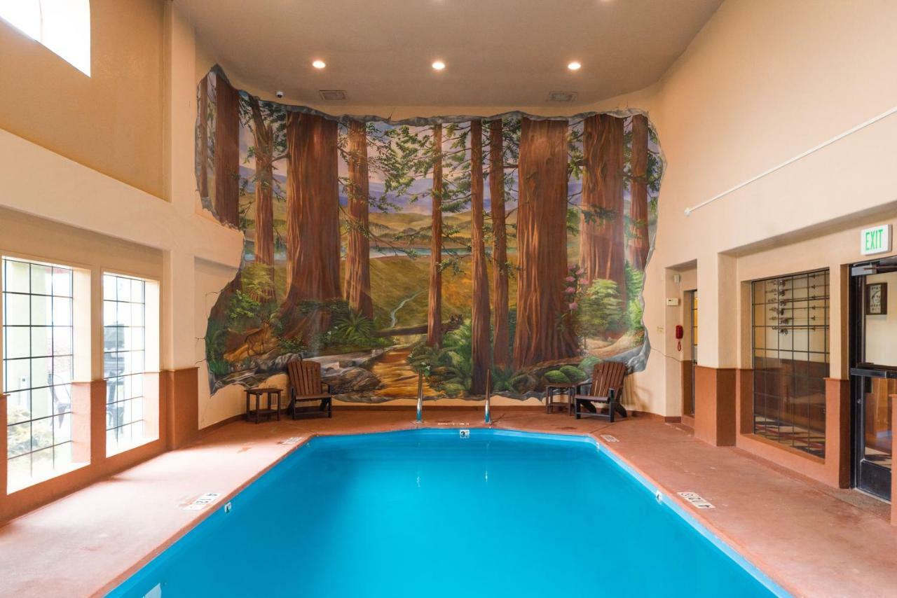 The Redwood Riverwalk, A Boutique Hotel Fortuna Eksteriør billede
